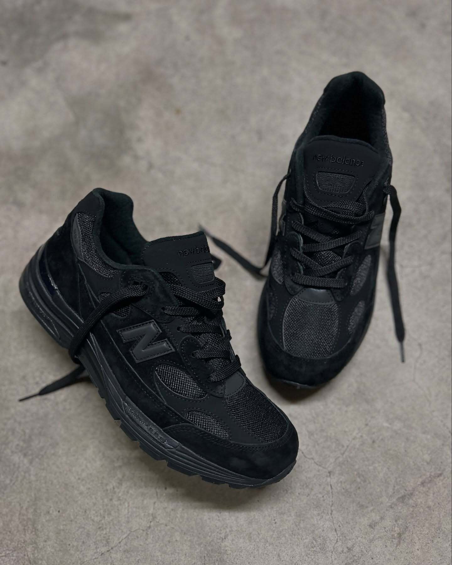 New Balance 992 "Triple Black" が発売