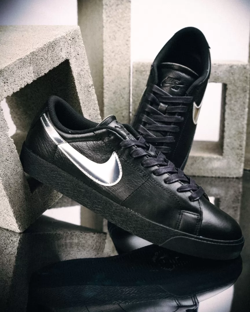 Dancer Skateboard × NIKE SB の ZOOM BLAZER LOW QS "Black/Metallic Silver" が発売