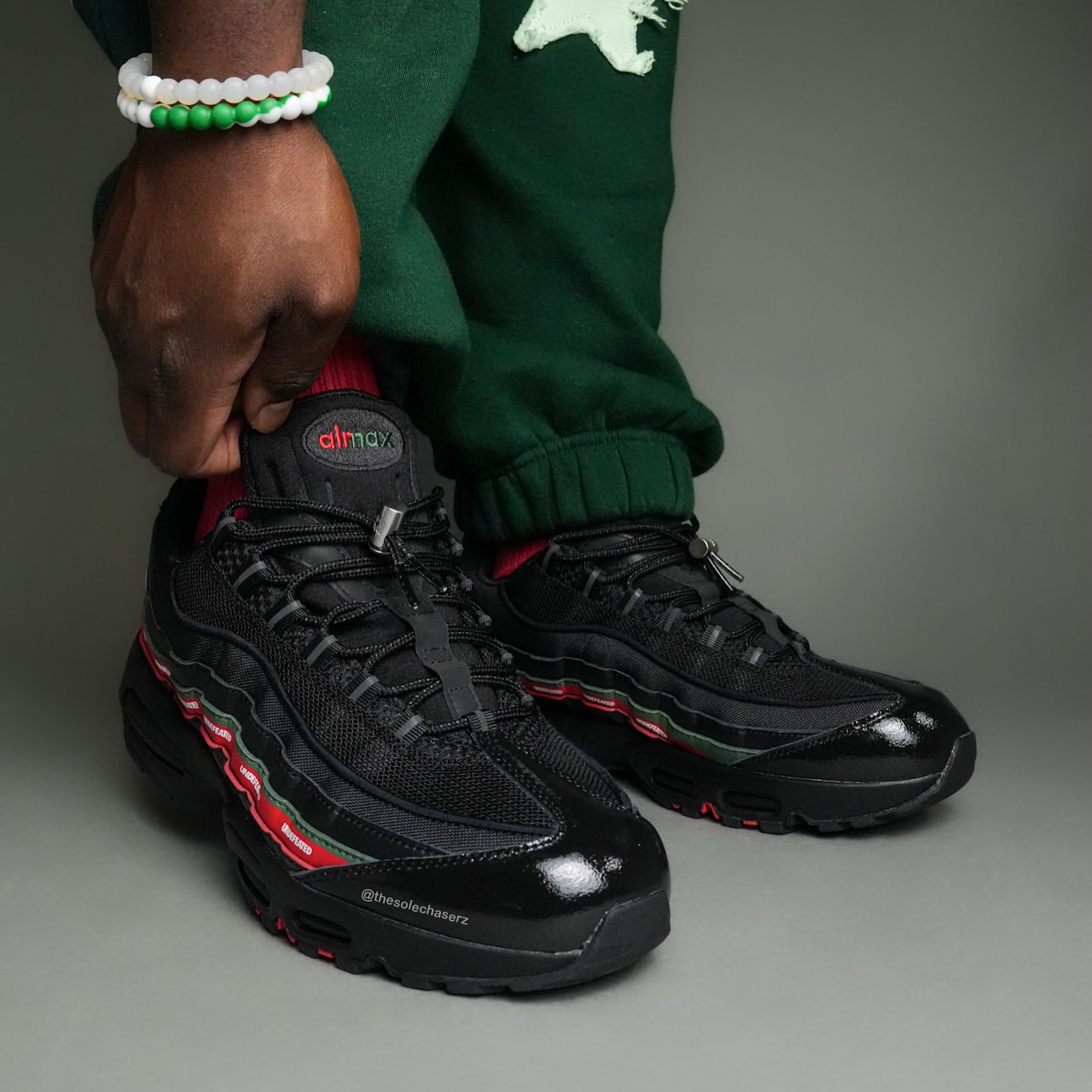 UNDEFEATED × NIKE AIR MAX 95 "Black" の着用ヴィジュアルが公開
