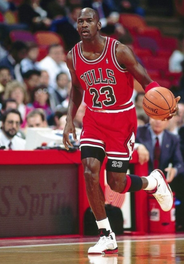 NIKE AIR JORDAN 5 RETRO OG “Fire Red” が発売