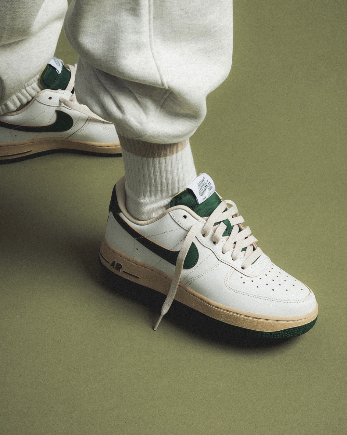 NIKE WMNS AIR FORCE 1 ’07 LV8 “Gorge Green” が発売