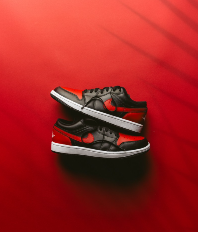 NIKE AIR JORDAN 1 LOW “Bred” が発売 - Yakkun StreetFashion Media