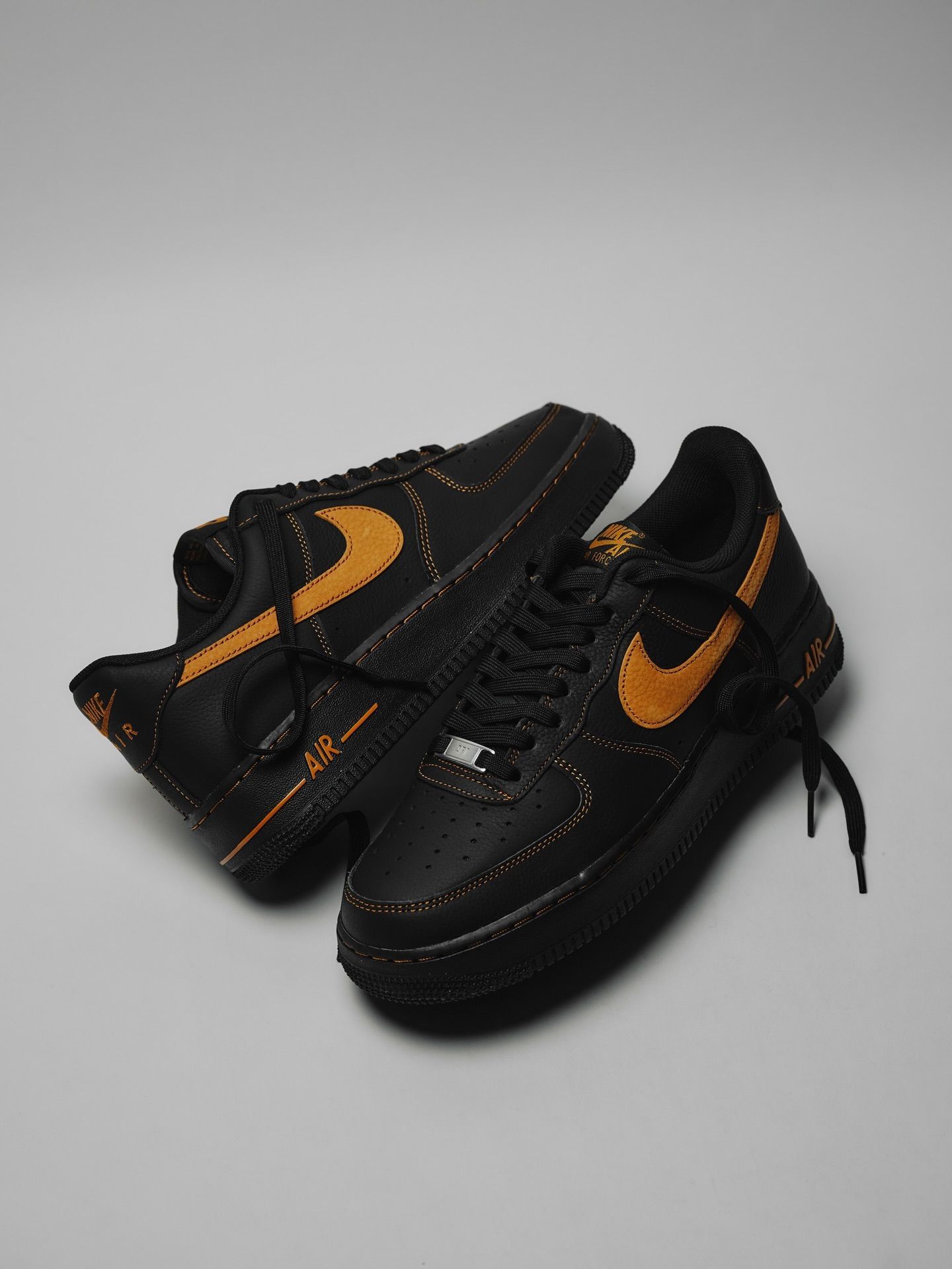 NIKE AIR FORCE 1 ’07 LV8 “Black/Desert Ochre” が発売