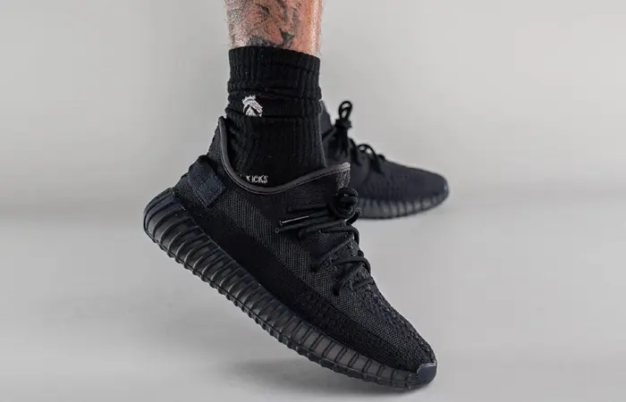 YEEZY BOOST 350 V2 “Onyx” が発売