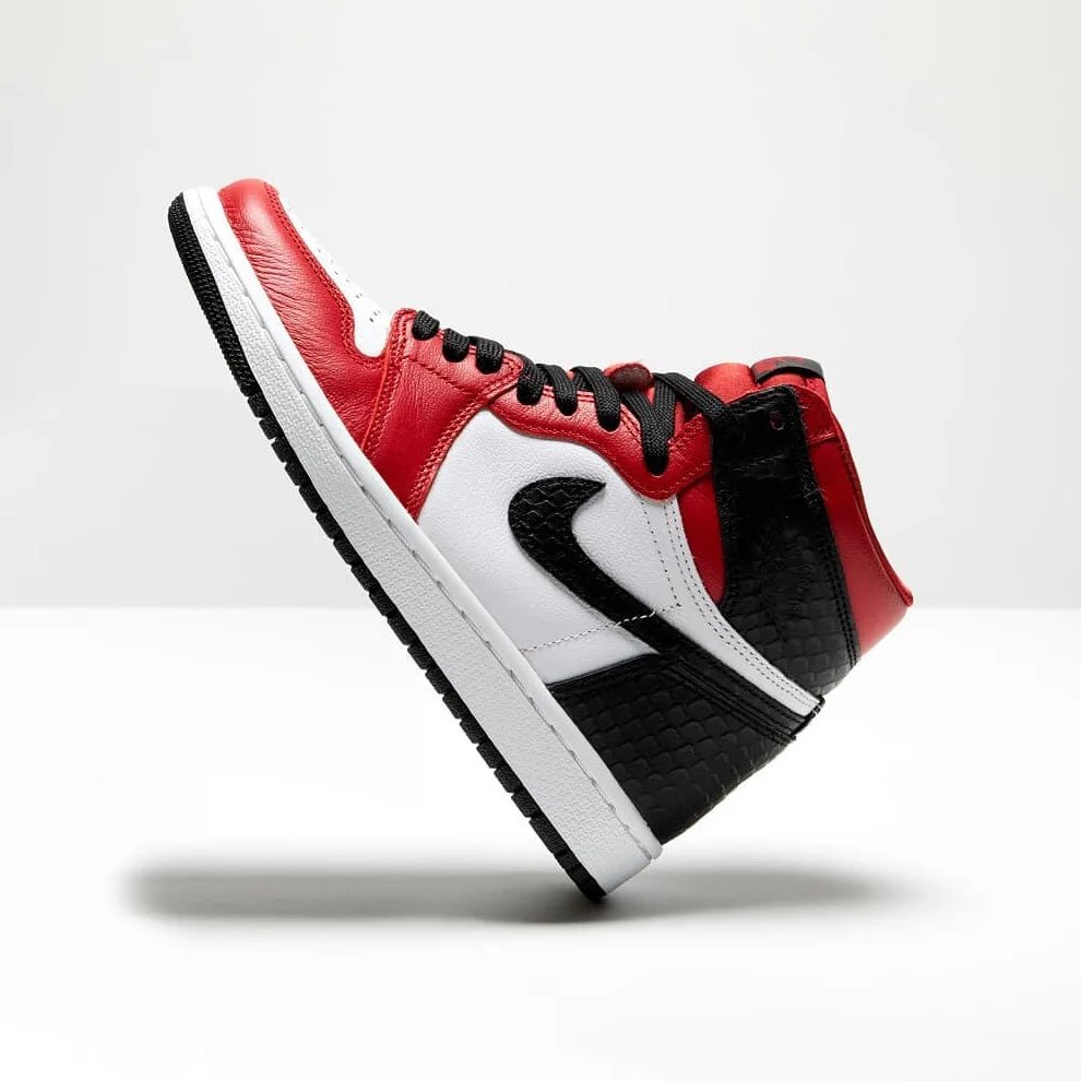 NIKE AIR JORDAN 1 RETRO HIGH OG “Satin Snake” が発売