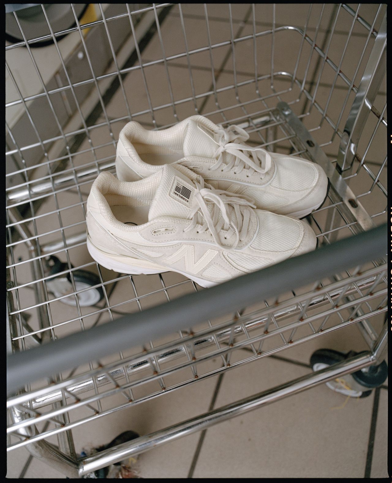 Stüssy × New Balance の 990v4 "Stussy Cream" が発売