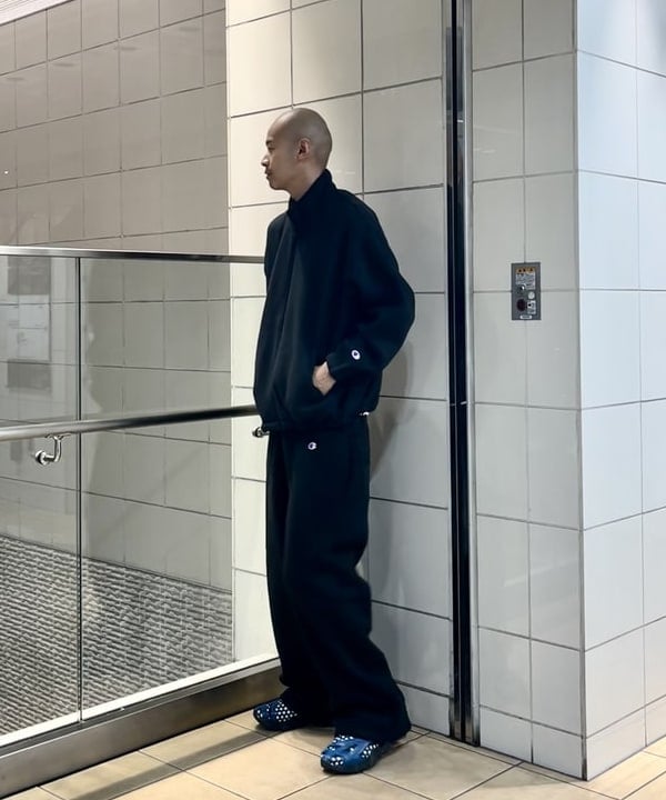 BEAMS × Champion の Fleece Wide Pants が発売