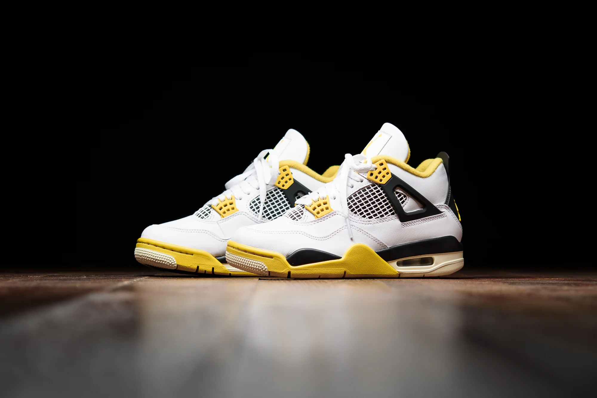 NIKE AIR JORDAN 4 RETRO “Vivid Sulfur” が発売