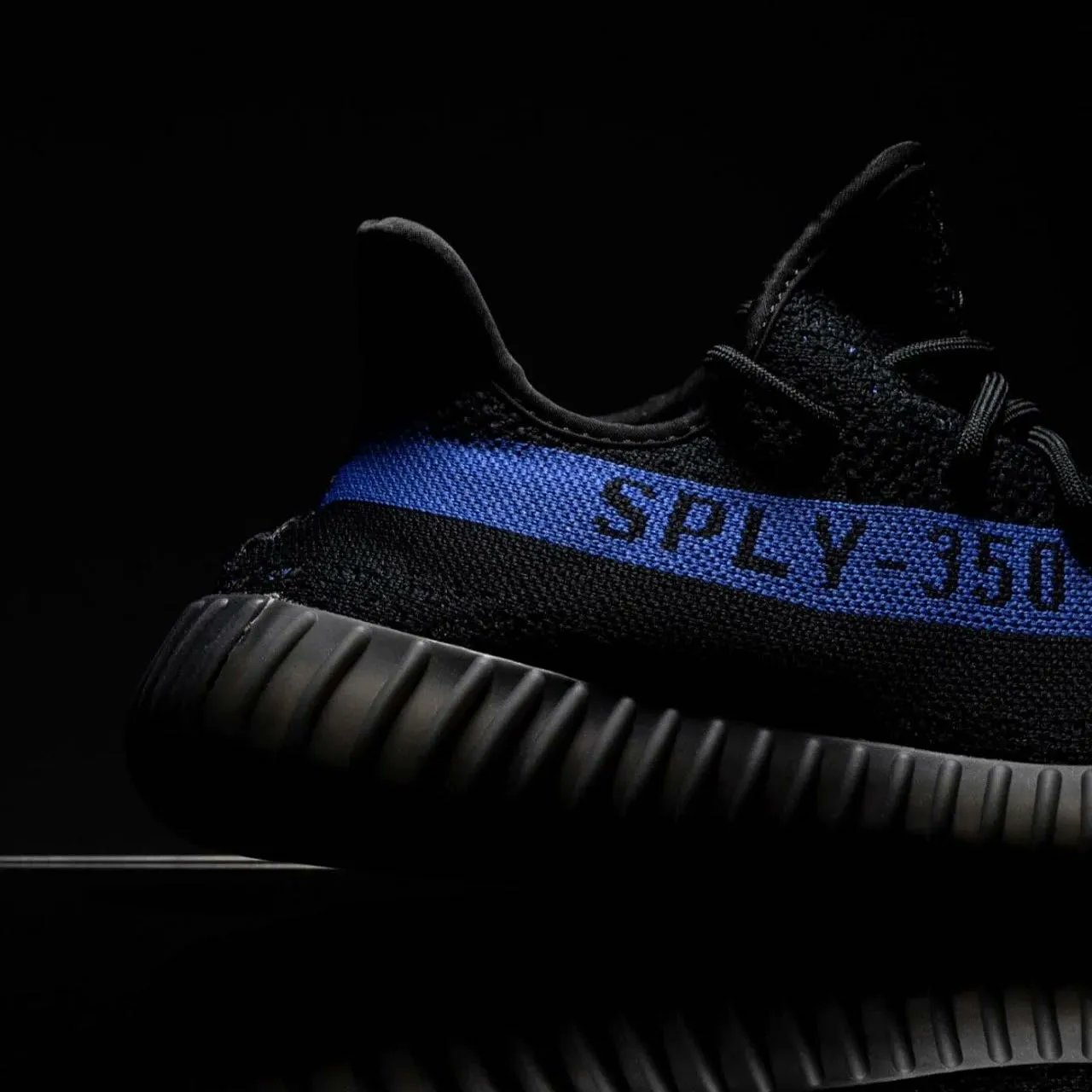 YEEZY BOOST 350 V2 “Dazzling Blue” が発売