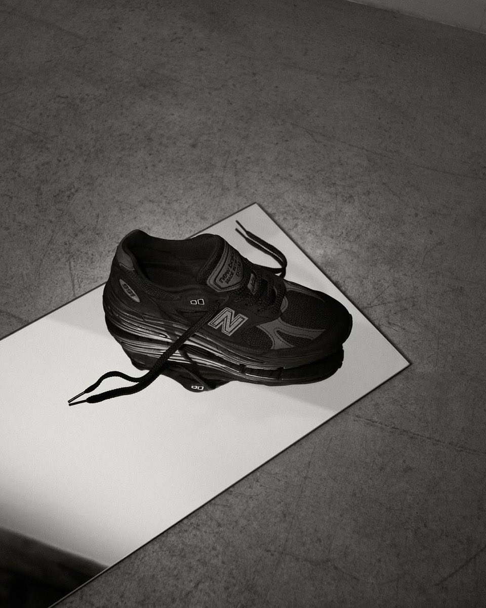 Dover Street Market × New Balance の 991v2 “Triple Black” が発売