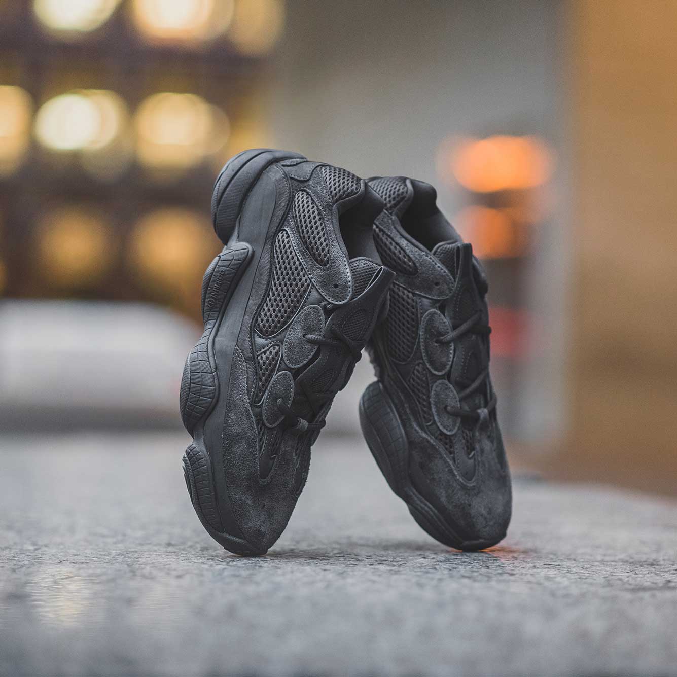 YEEZY 500 “Utility Black” が発売