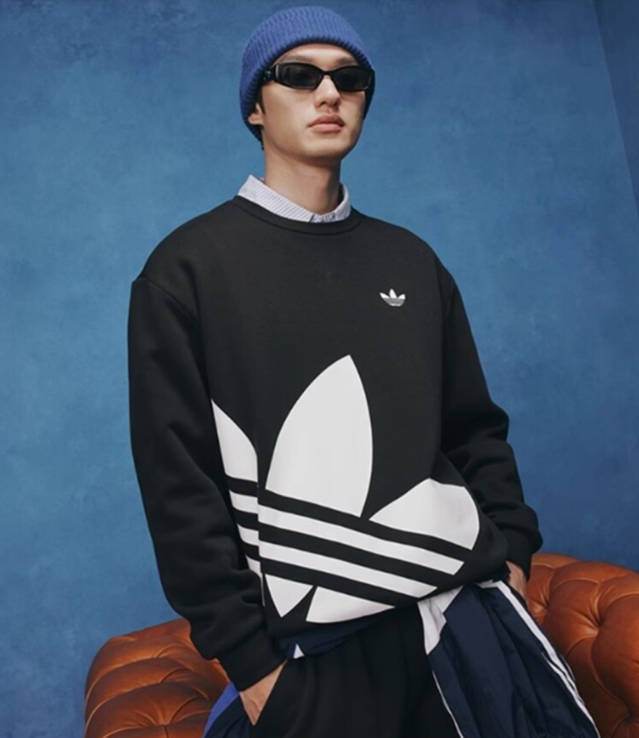 adidas Chillax Crew Sweat "Black" の期間限定50%OFF セールが開催