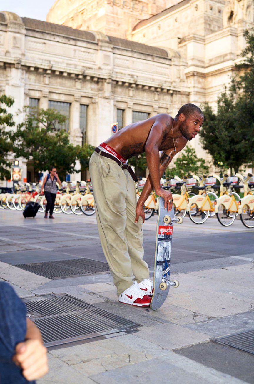 Supreme × NIKE SB の DUK LOW "Varsity Red/White" が発売