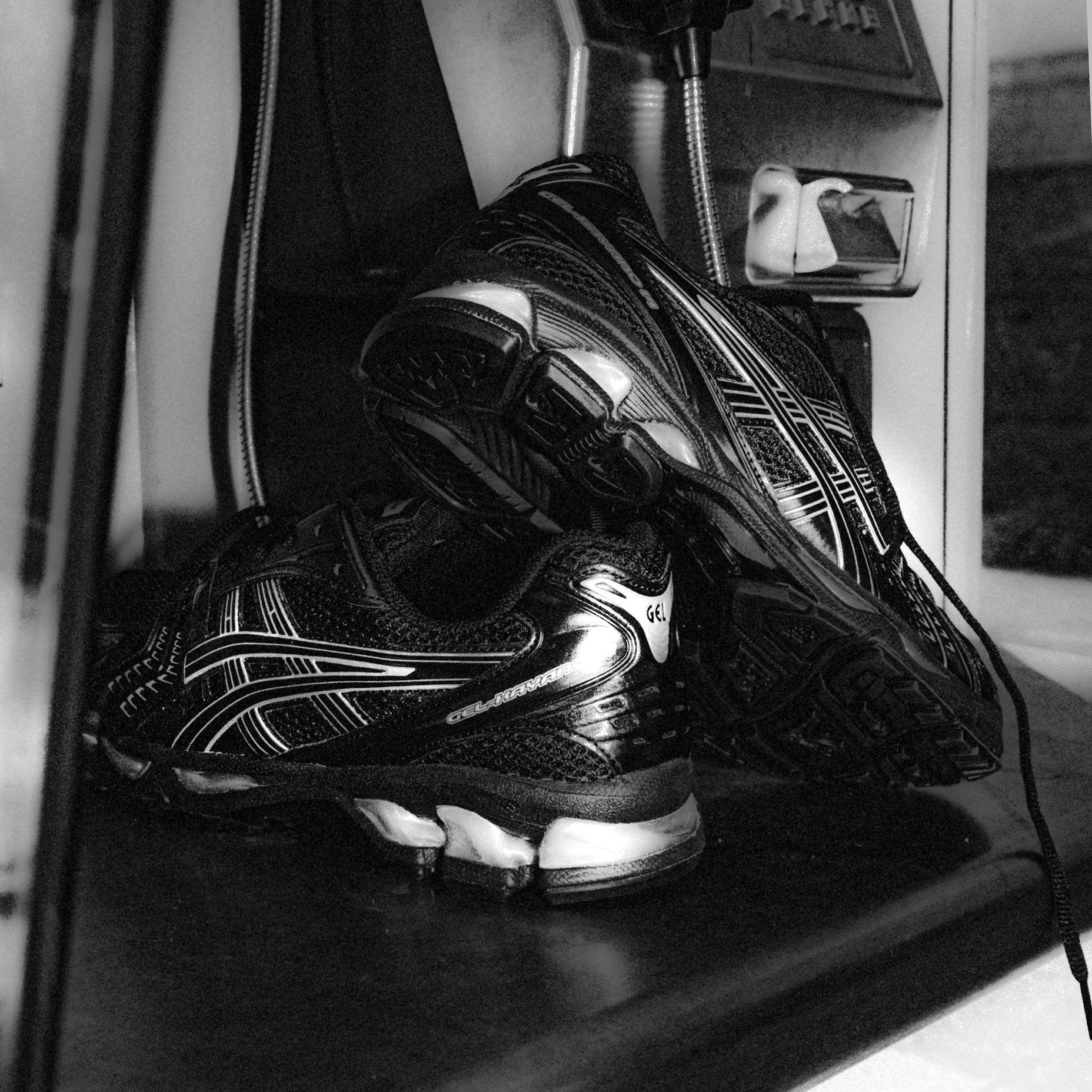 ASICS GEL-KAYANO 14 "Black/Pure Silver" の追加予約が開始