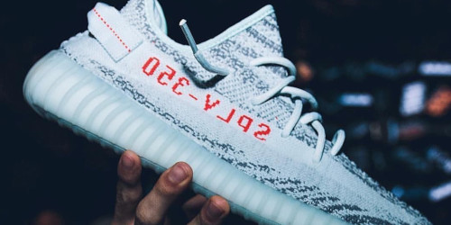 YEEZY BOOST 350 V2 "Blue Tint" が発売