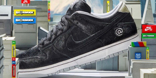 MEDICOM TOY × NIKE SB の DUNK LOW OG QS “BE@RBRICK” が発売