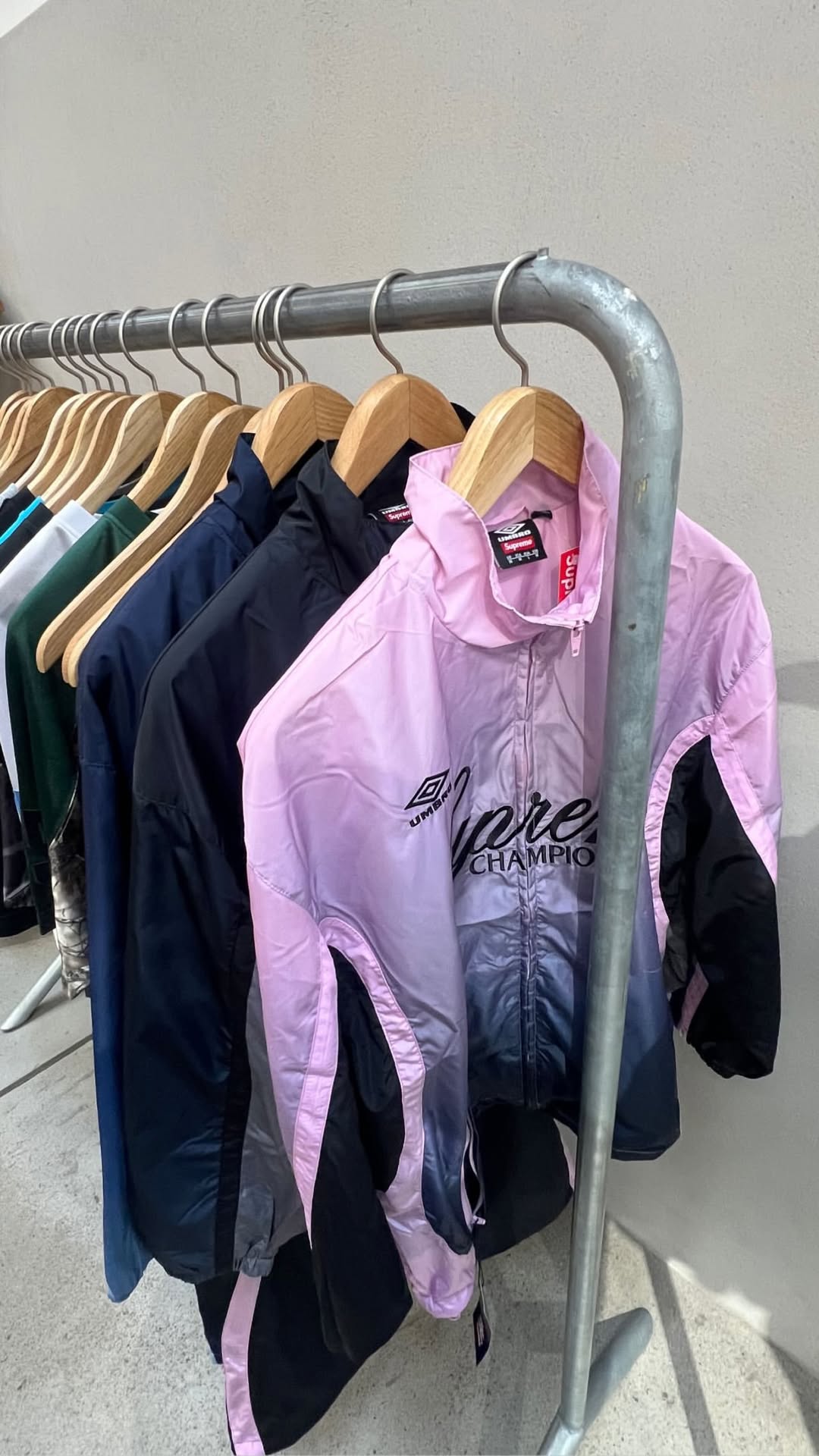 Supreme 2025年秋冬コレクション WEEK8 の海外スナップが公開