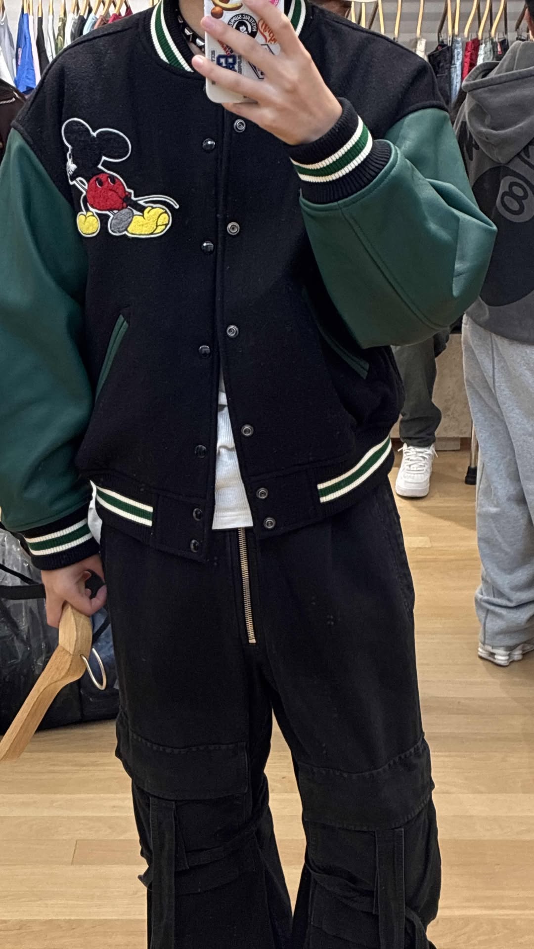 Supreme 2025年秋冬コレクション WEEK8 の海外スナップが公開