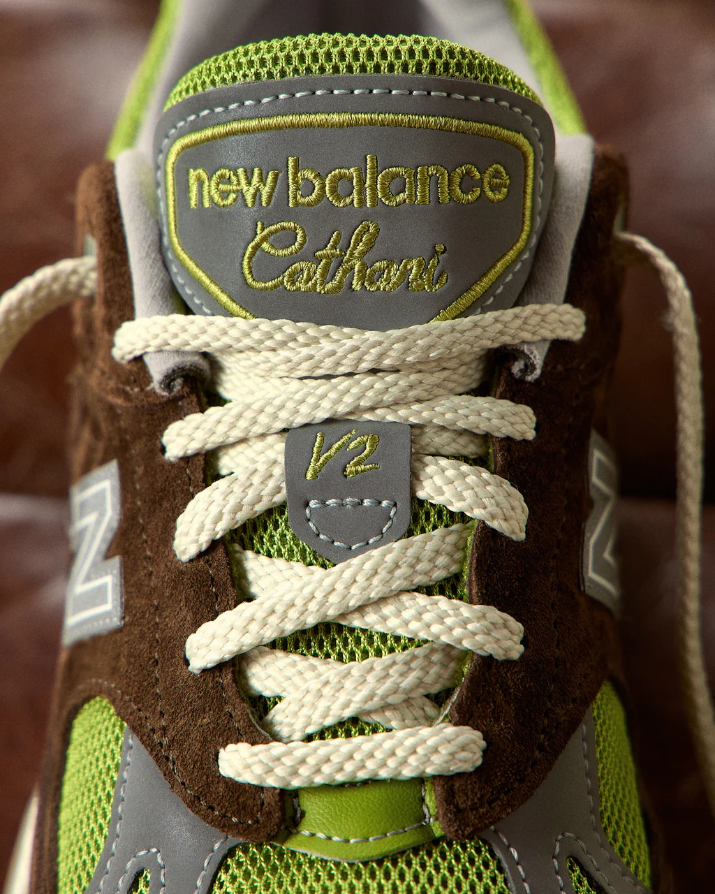 KITH × New Balance × Daniëlle Cathari の 991v2 "Reverse Matcha" が10月31日(金)発売