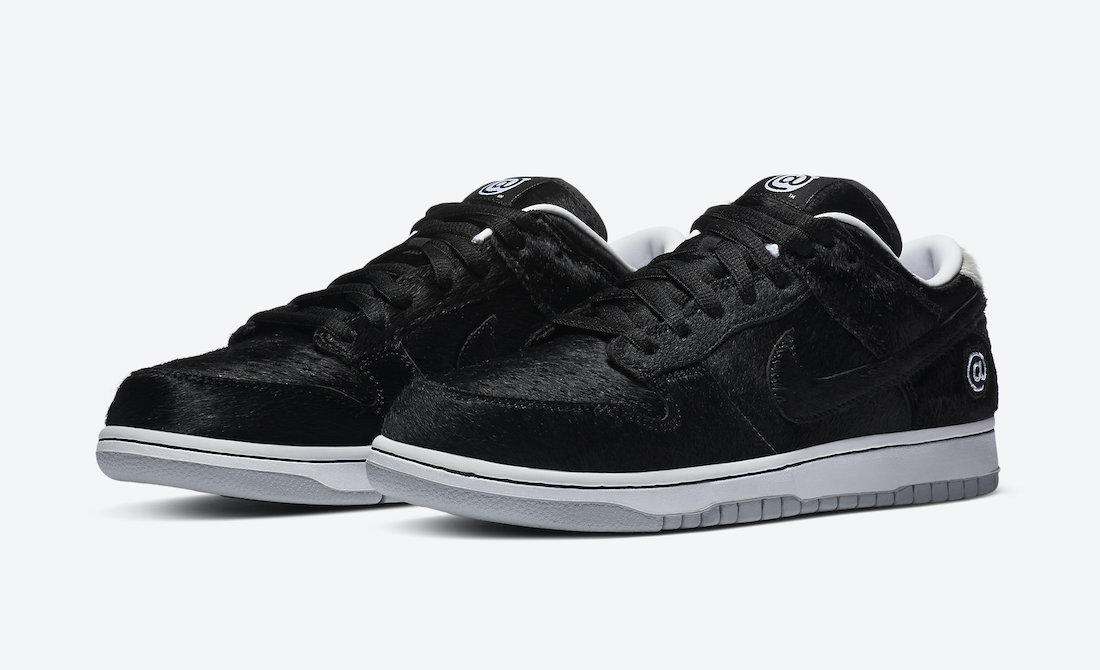 MEDICOM TOY × NIKE SB の DUNK LOW OG QS “BE@RBRICK” が発売