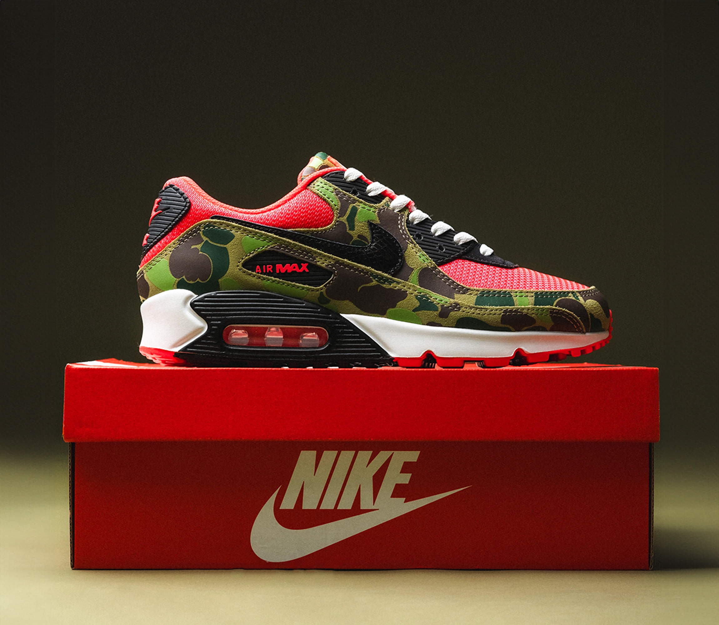 atmos × NIKE の AIR MAX 90 “Reverse Duck Camo” が発売