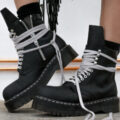Rick Owens × Dr.Martens の2025年秋冬コラボブーツが10月16日(木)発売