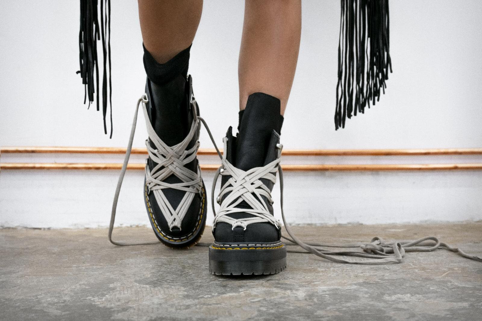 Rick Owens × Dr.Martens の2025年秋冬コラボブーツが10月16日(木)発売