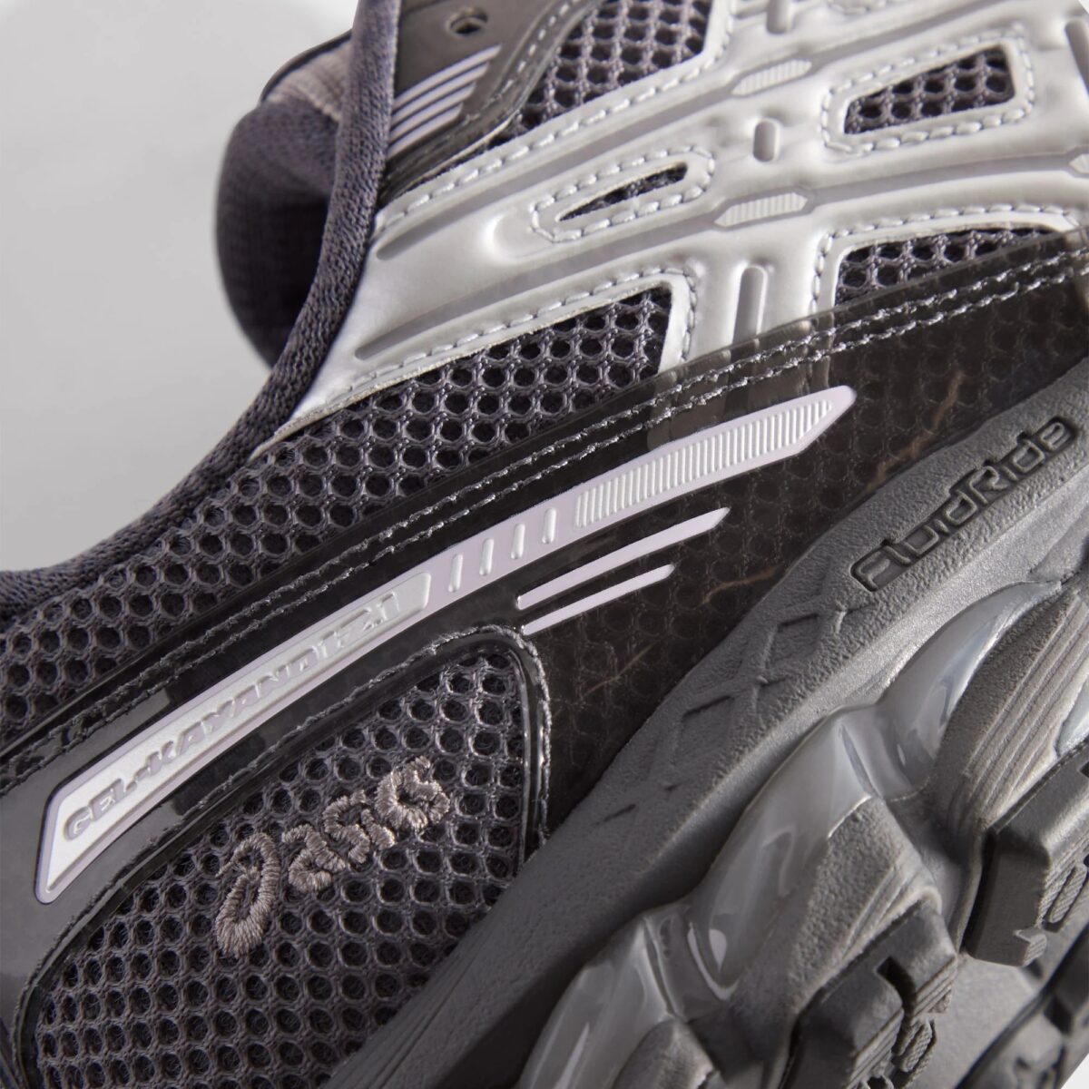 KITH × ASICS の GEL-KAYANO 12.1 "Tornado/Pure Silver" が発売