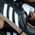 ADAM ET ROPÉ × adidas Originals による SAMBA OG “Black” の先行予約が開始