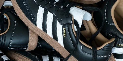 ADAM ET ROPÉ × adidas Originals による SAMBA OG “Black” の先行予約が開始