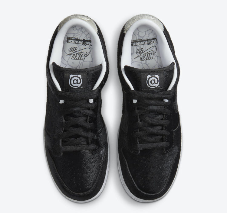 MEDICOM TOY × NIKE SB の DUNK LOW OG QS “BE@RBRICK” が発売