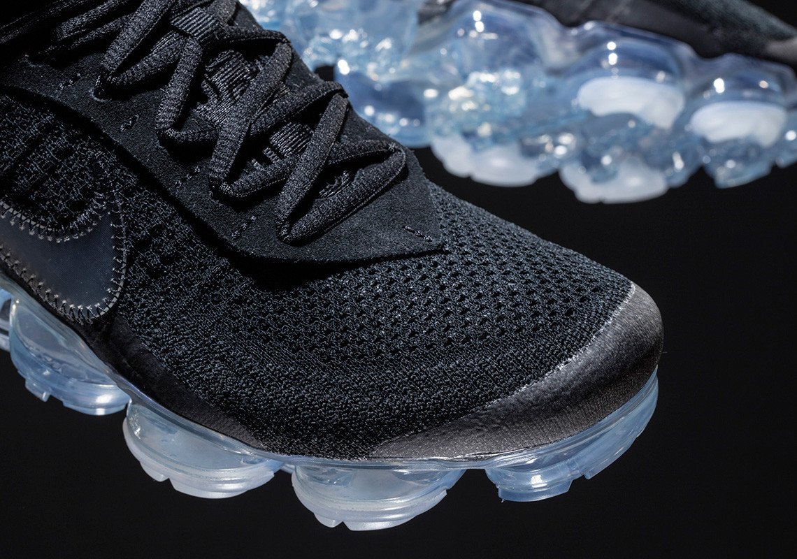 Off-White™ × NIKE の AIR VAPORMAX “Black” が発売