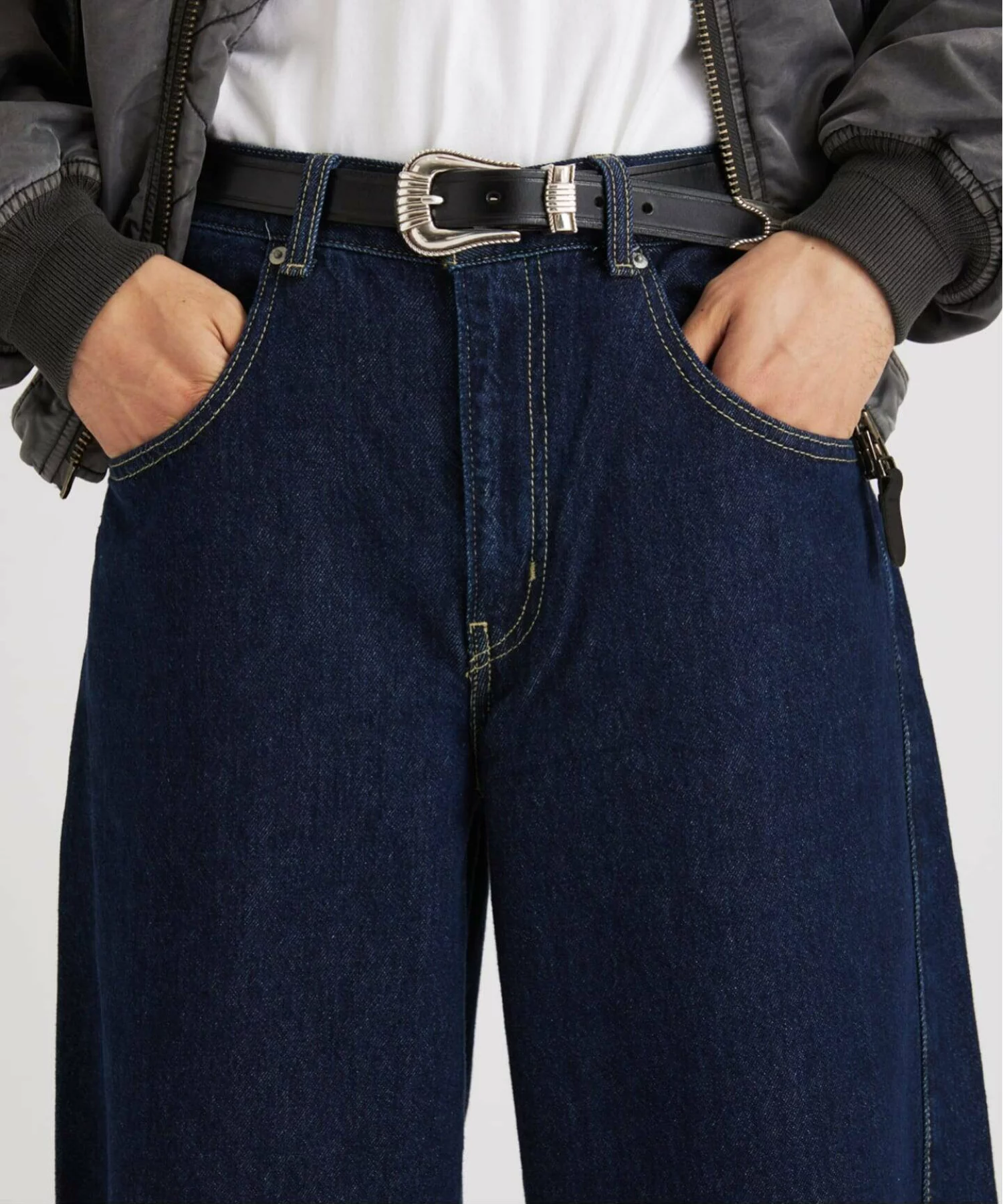 JOURNAL STANDARD × Levi’s® による Super Baggy Barrel Jeans の先行予約が開始