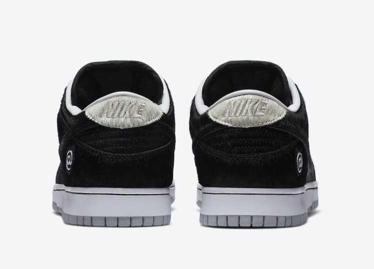 MEDICOM TOY × NIKE SB の DUNK LOW OG QS “BE@RBRICK” が発売