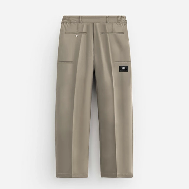 STAMPD × Dickies の Double Knee Loose Fit Pants が発売