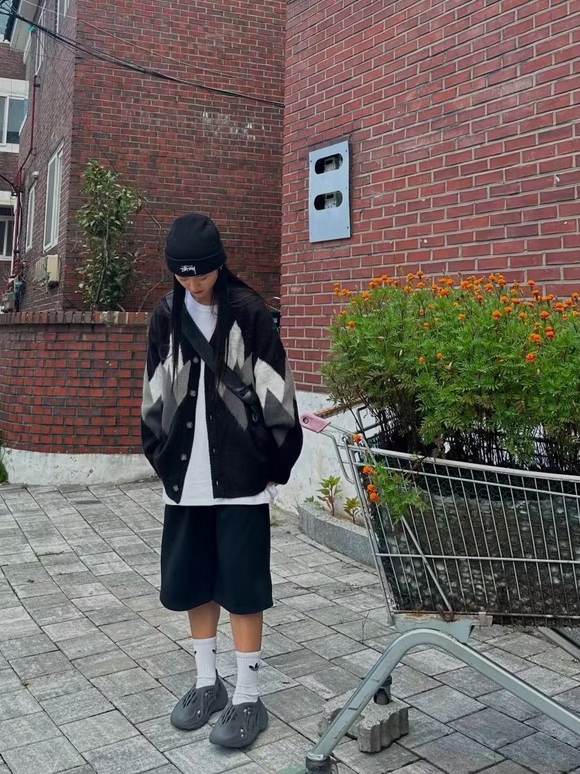 YEEZY FOAM RUNNER "Carbon" が発売