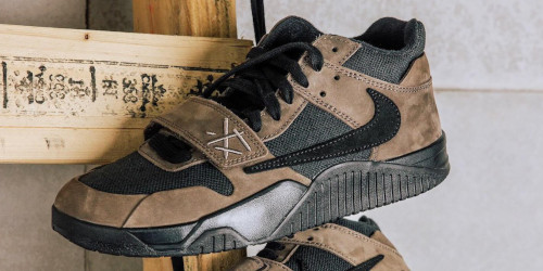 Travis Scott × NIKE の JORDAN JUMPMAN JACK “Dark Mocha” が発売