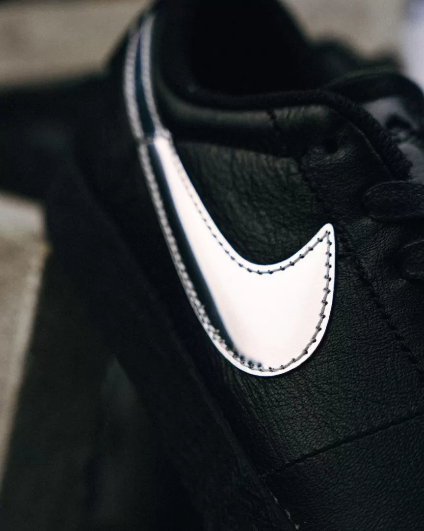 Dancer Skateboard × NIKE SB の ZOOM BLAZER LOW QS "Black/Metallic Silver" が発売