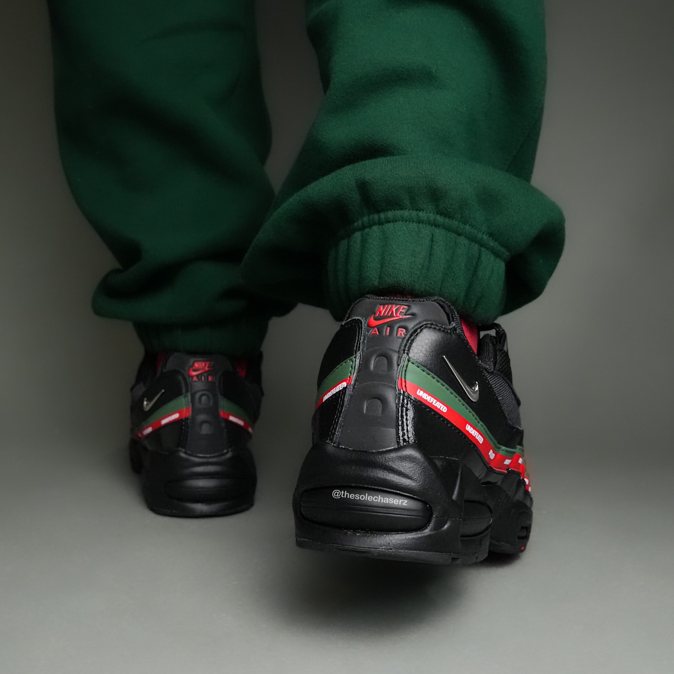 UNDEFEATED × NIKE AIR MAX 95 "Black" の着用ヴィジュアルが公開