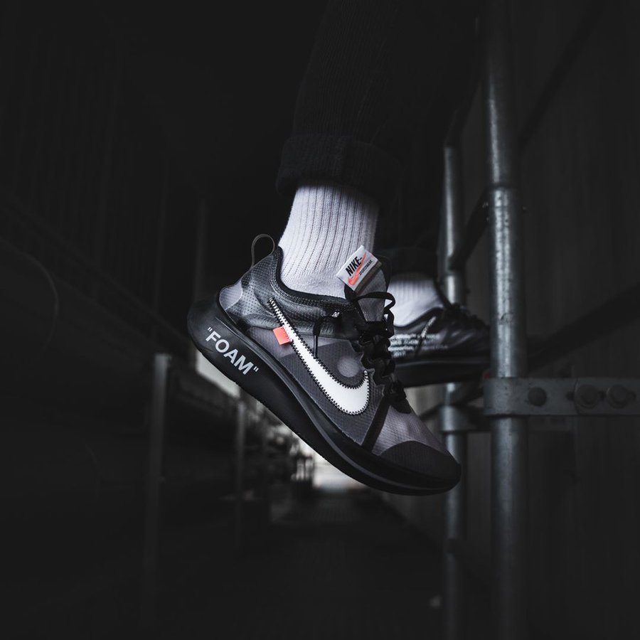 Off-White™ × NIKE の ZOOM FLY “Black” が発売