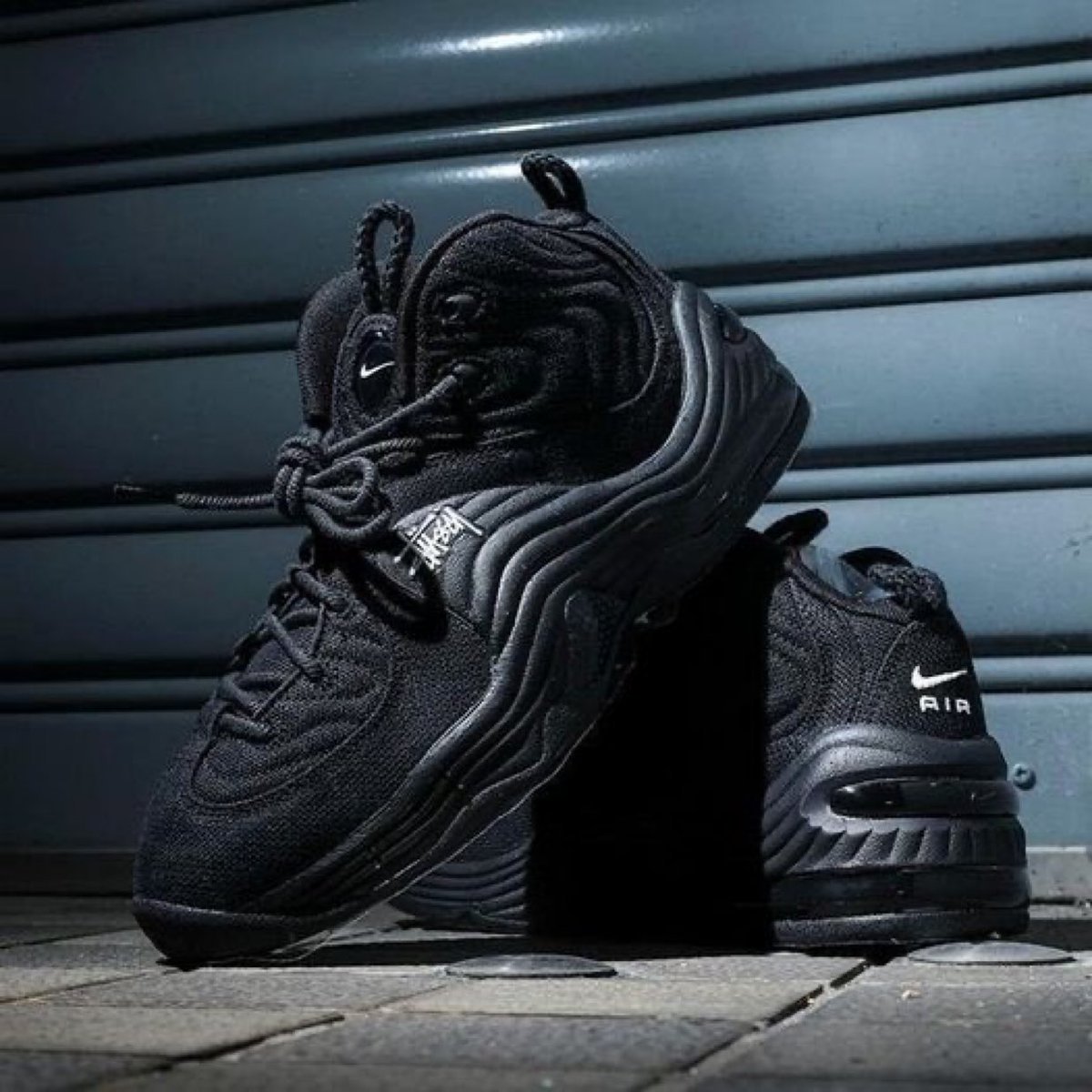Stüssy × NIKE の AIR PENNY 2 "Black" が発売