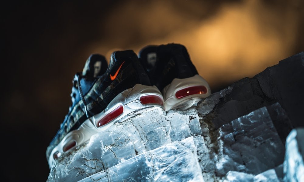 Carharte WIP × NIKE の AIR MAX 95 "Black/Sail/Total Orange" が発売
