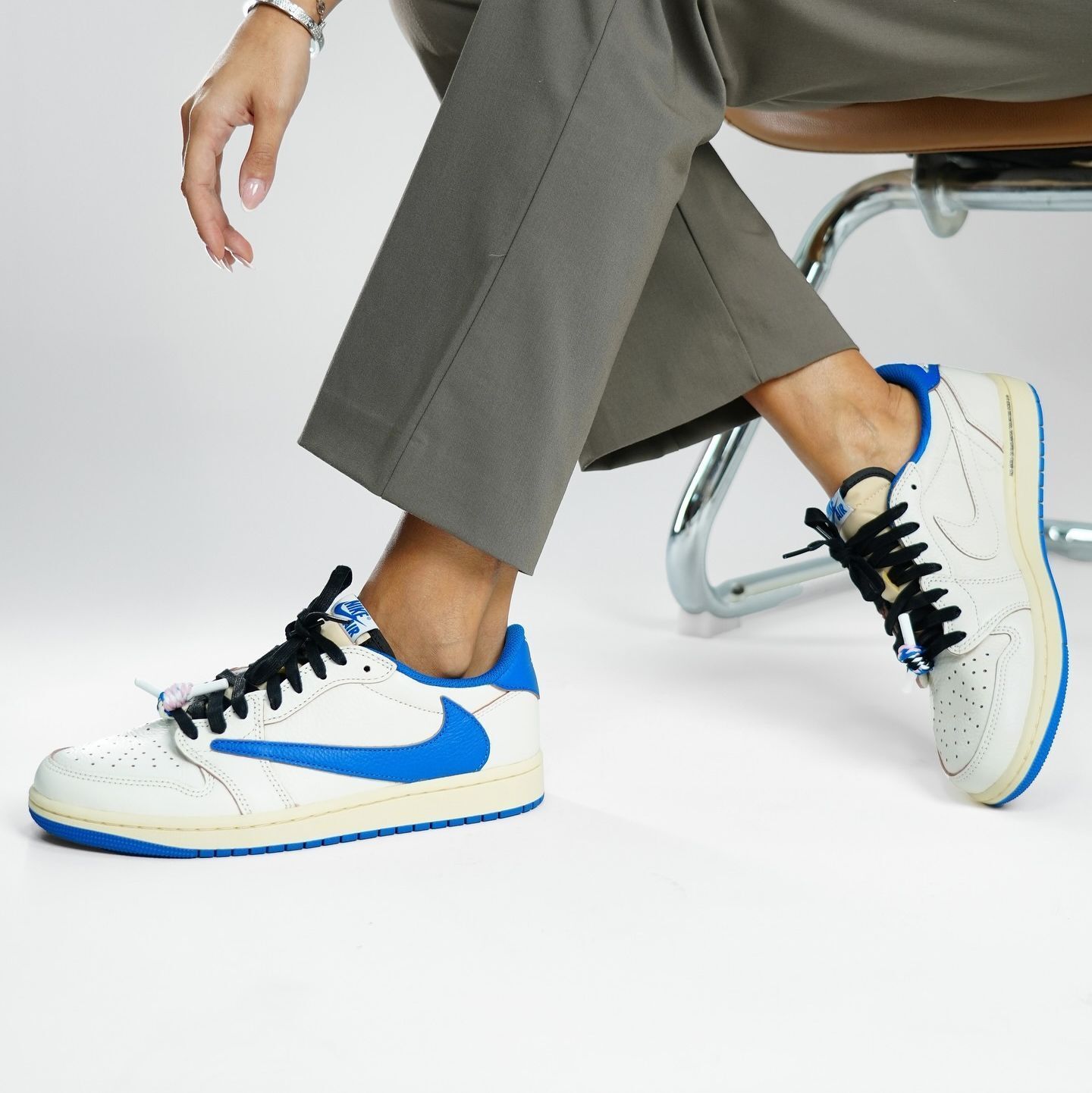 Travis Scott × fragment design × NIKE AIR JORDAN 1 LOW が11月8日(土)発売予定