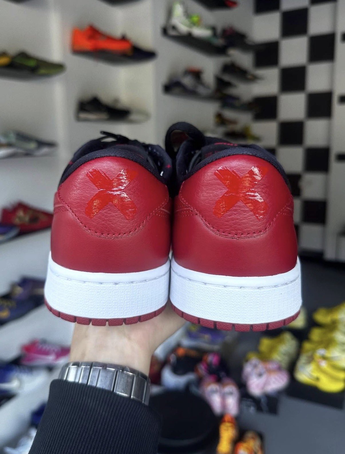 NIKE AIR JORDAN 1 LOW OG "Banned" のファーストルックが公開