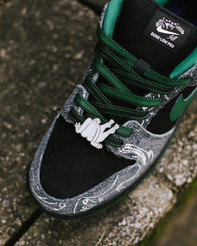 There Skateboards × NIKE SB の DUNK LOW "Black/Gorge Green" が発売