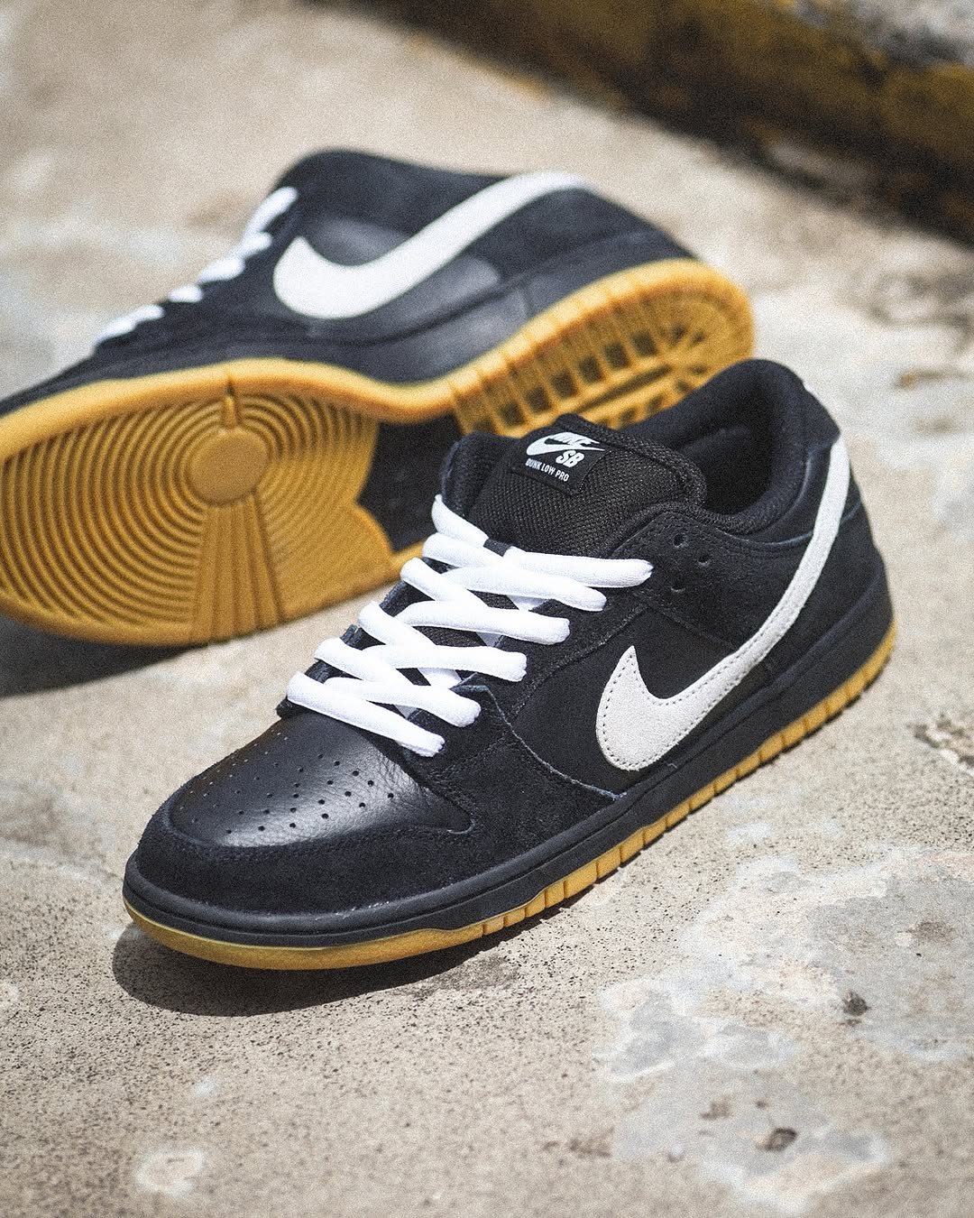 NIKE SB DUNK LOW "Black/White" が発売