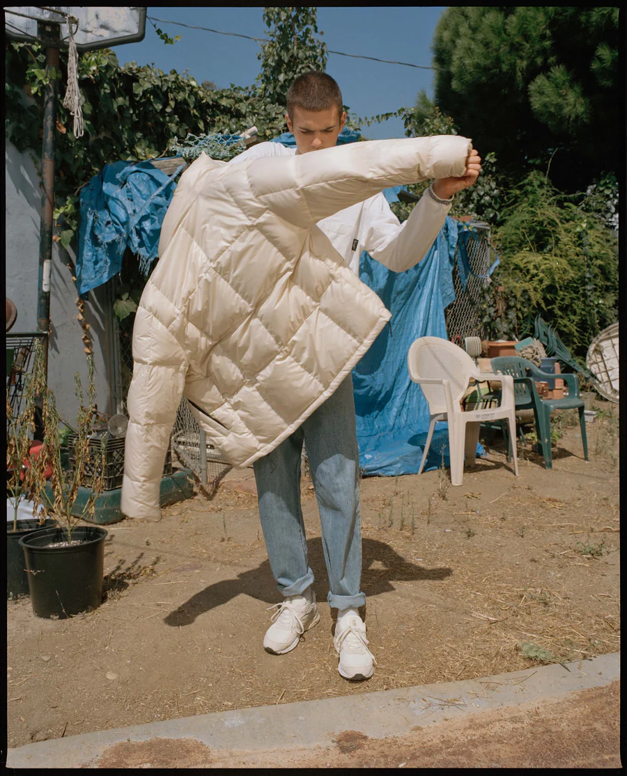 Stüssy × New Balance の 990v4 "Stussy Cream" が発売