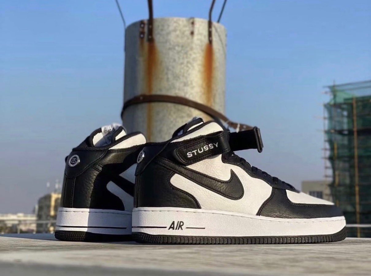 Stüssy × NIKE の AIR FORCE 1 MID "Black/Light Bone" が発売
