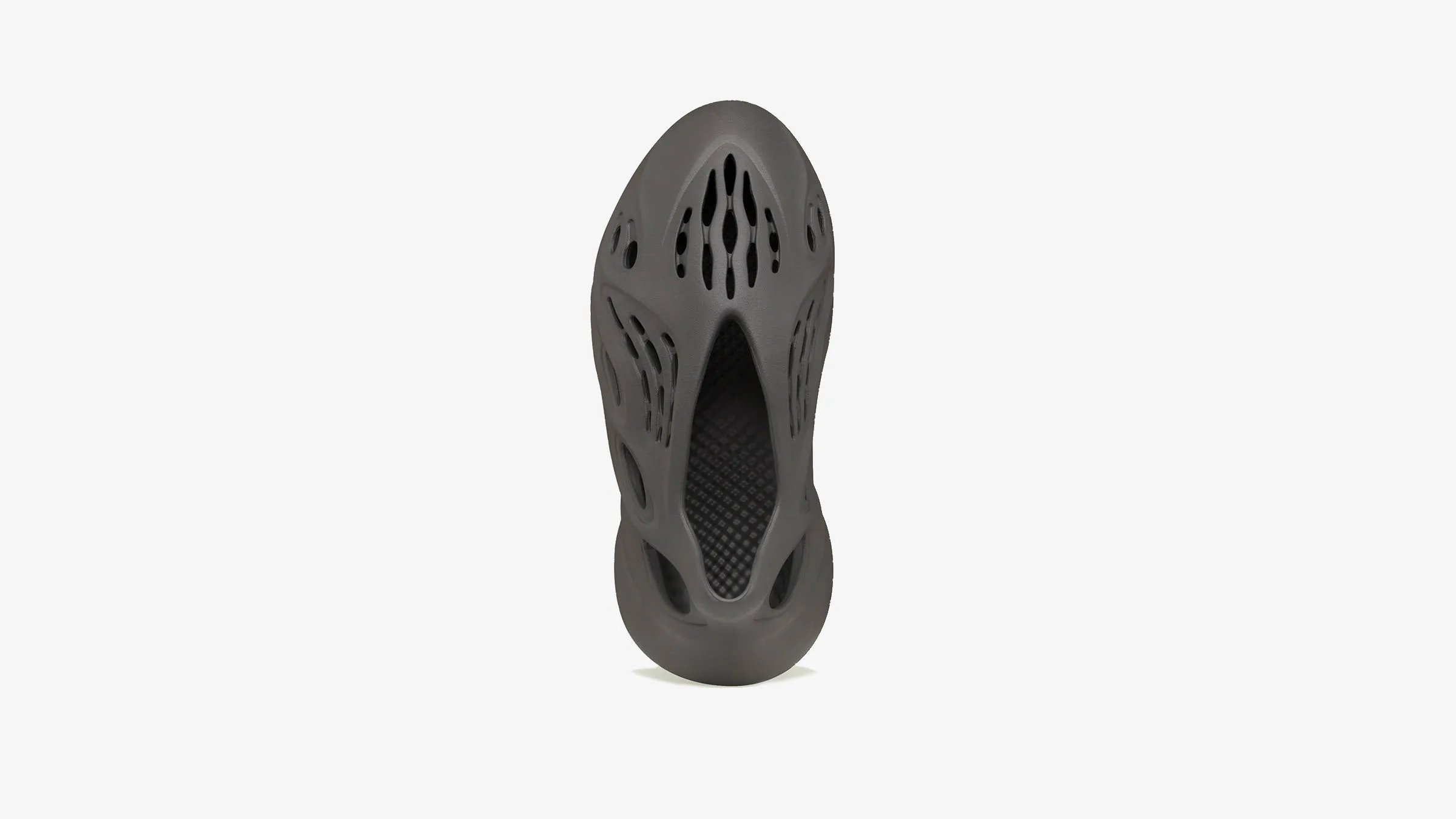 YEEZY FOAM RUNNER "Carbon" が発売