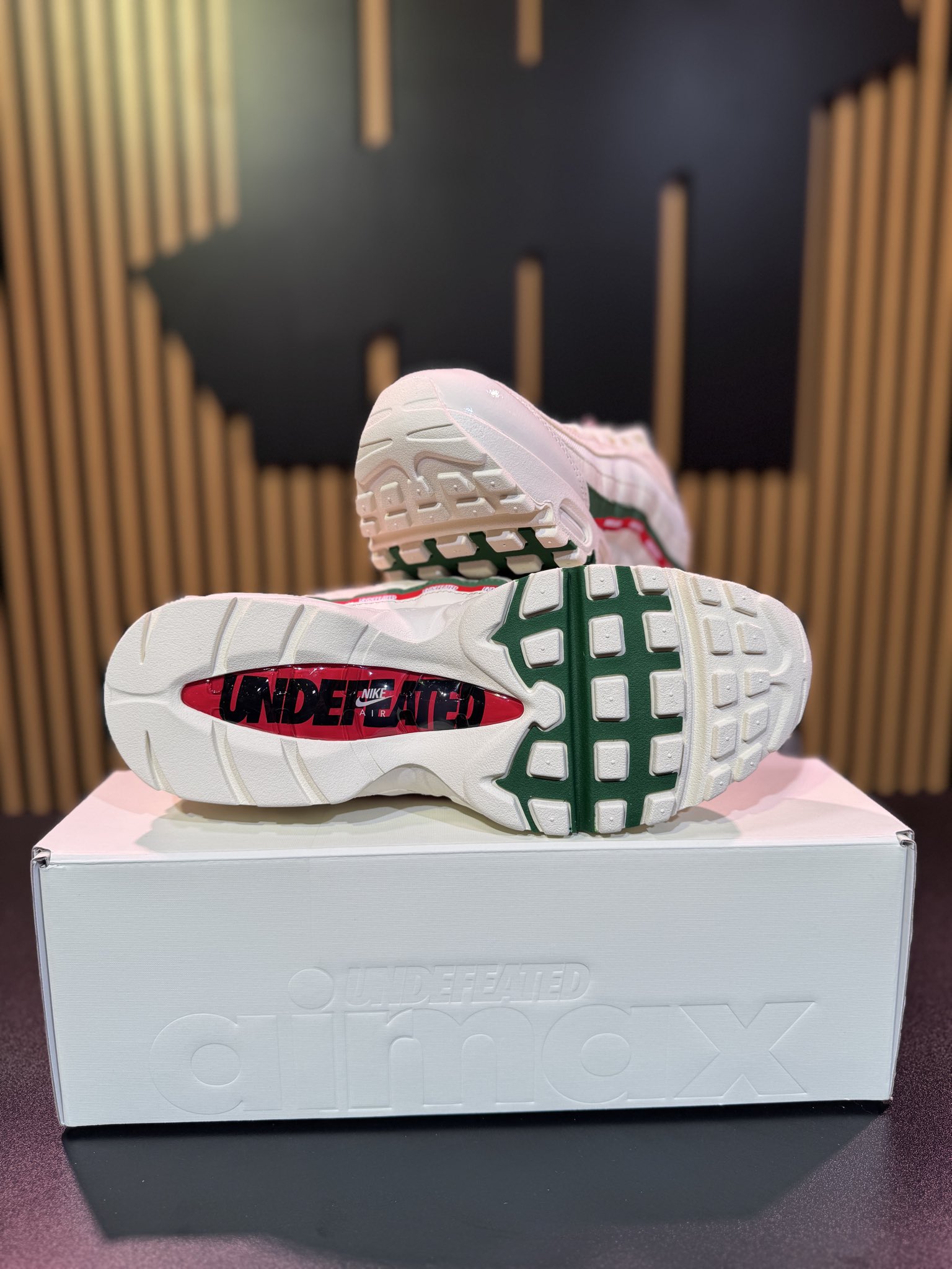 UNDEFEATED × NIKE AIR MAX 95 "White" が公開